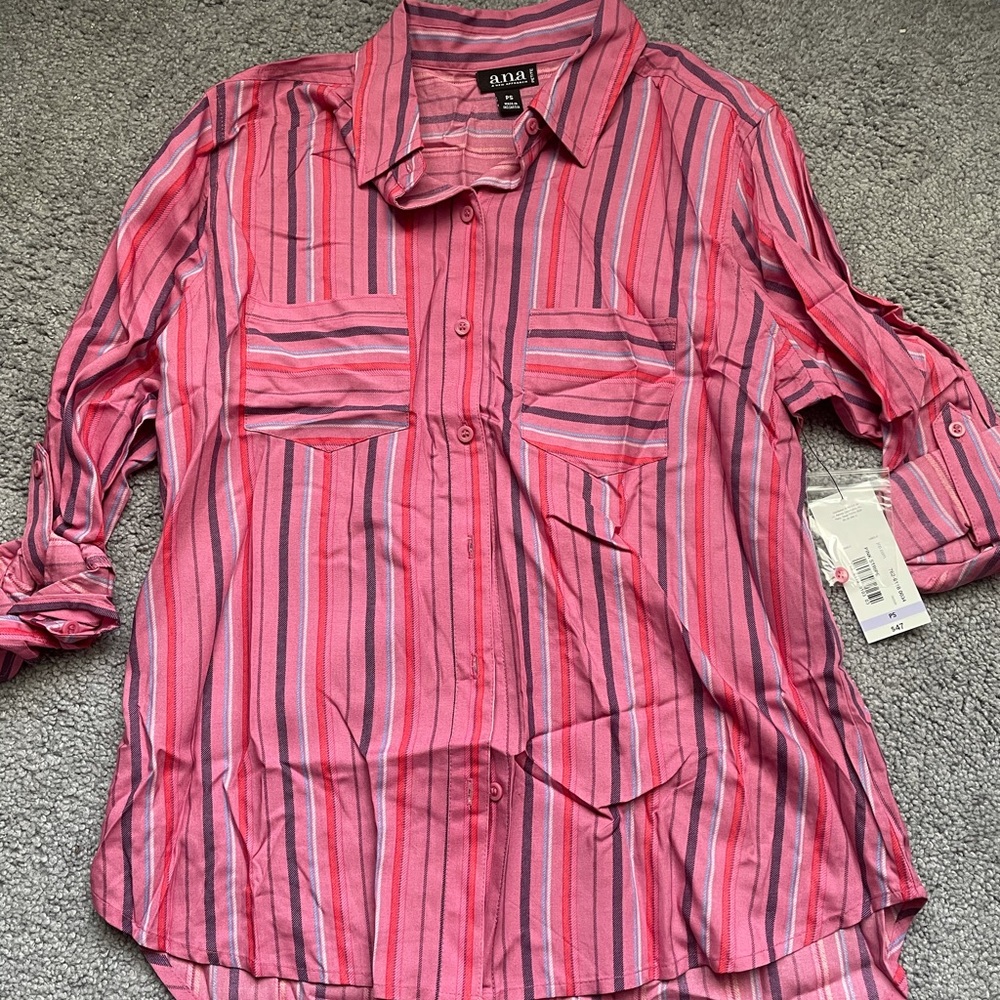 Quarter sleeve button up, long in the back. Pink, purple, red stripes. Petite S